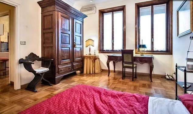 Piazza Duomo Apartment-1